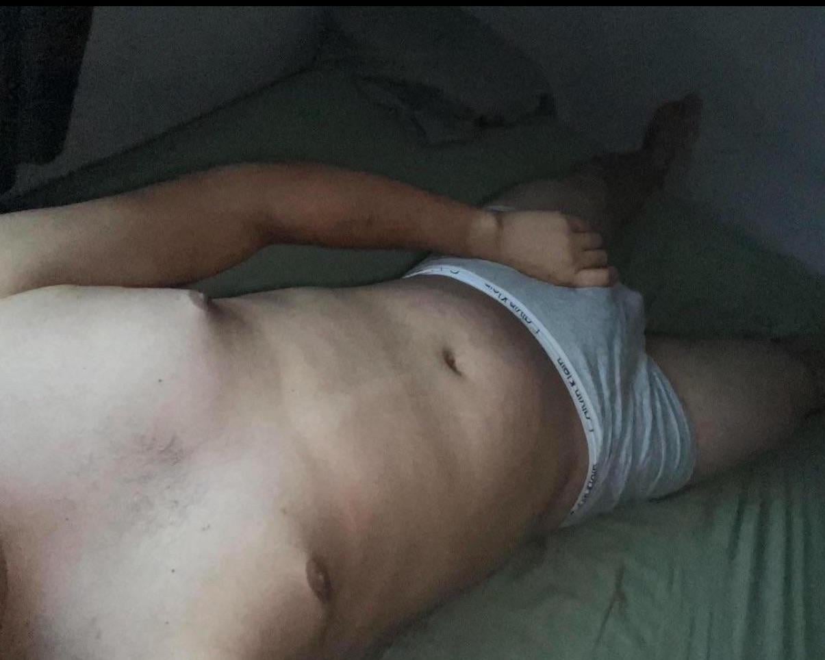 29 bi uk dom top looking for subs and bttms