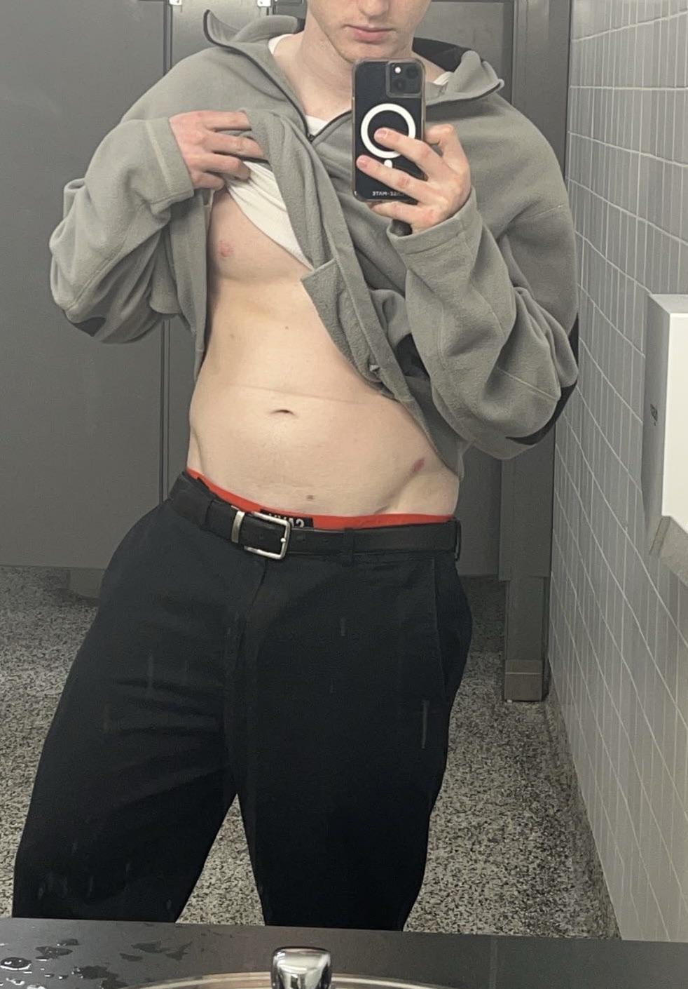 Who wants to nut in my belly button